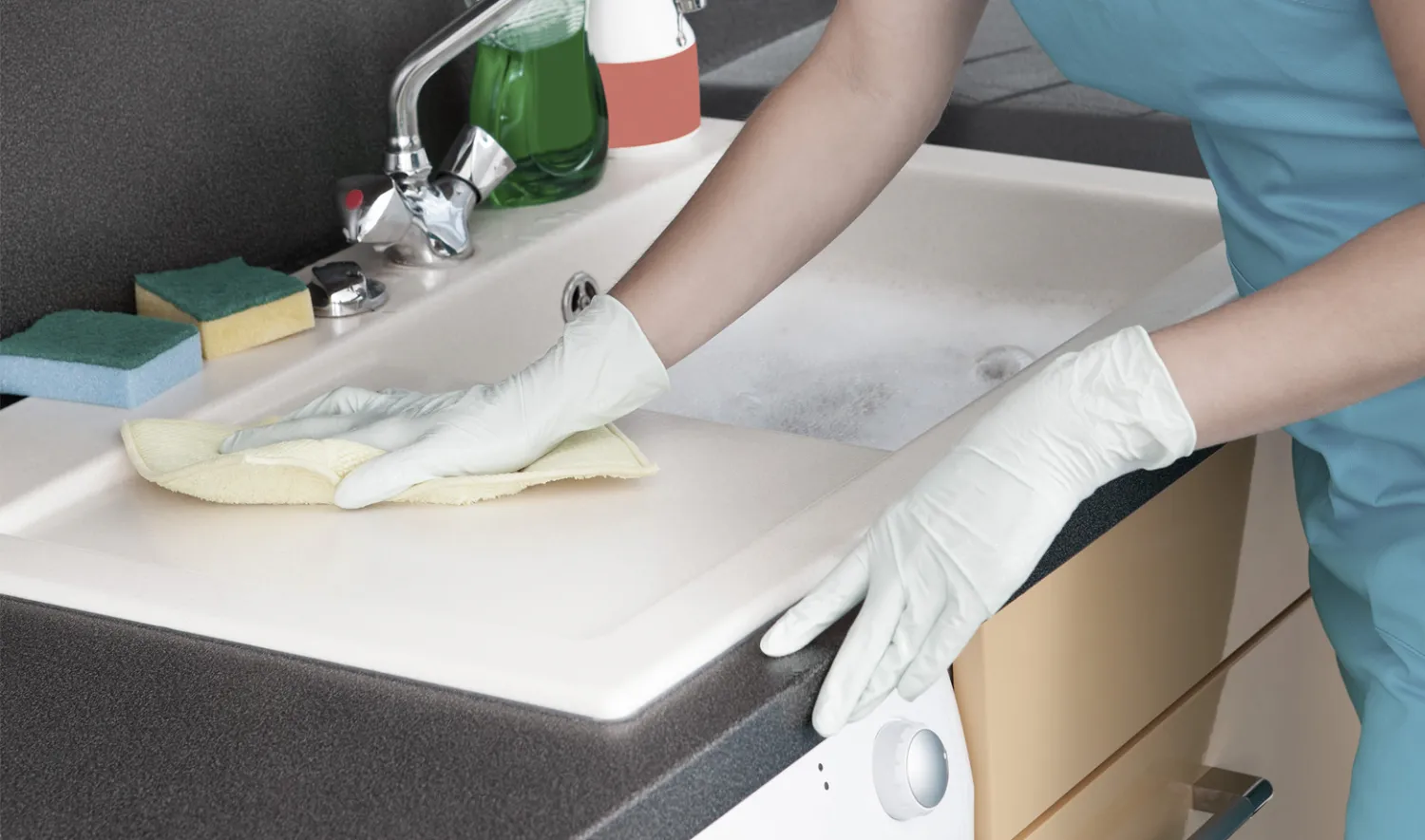 Как ухаживать за кухонной мойкой и кухонным смесителем?