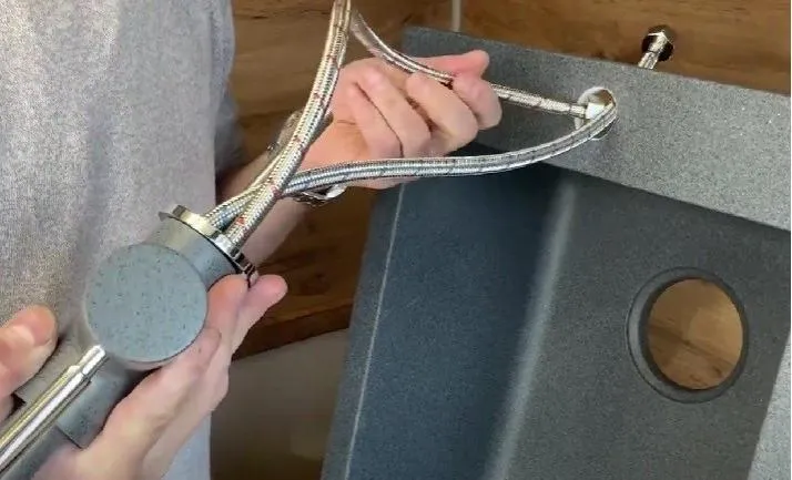 Как правильно сделать отверстие под смеситель: размеры и рекомендации. Почему отверстие не сверлят заранее?